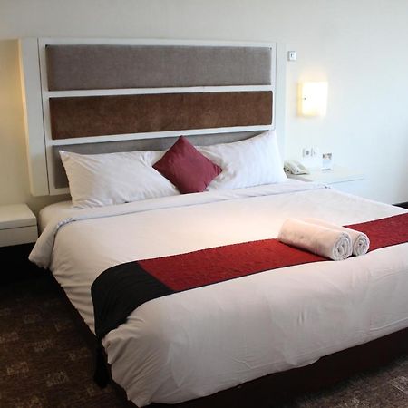 President Executive Club Hotel Cikarang Ngoại thất bức ảnh