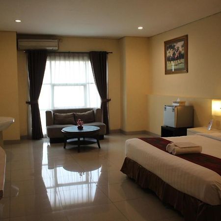 President Executive Club Hotel Cikarang Ngoại thất bức ảnh