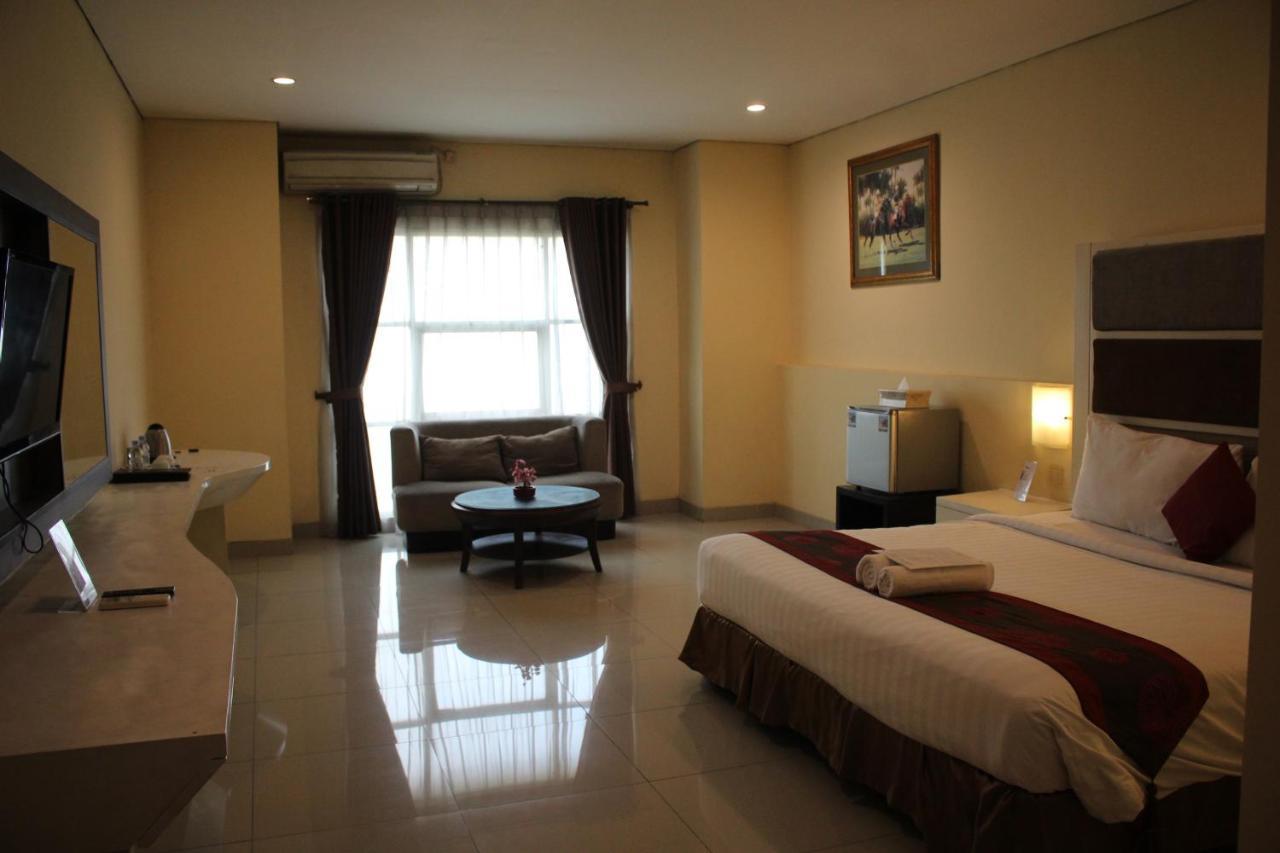 President Executive Club Hotel Cikarang Ngoại thất bức ảnh