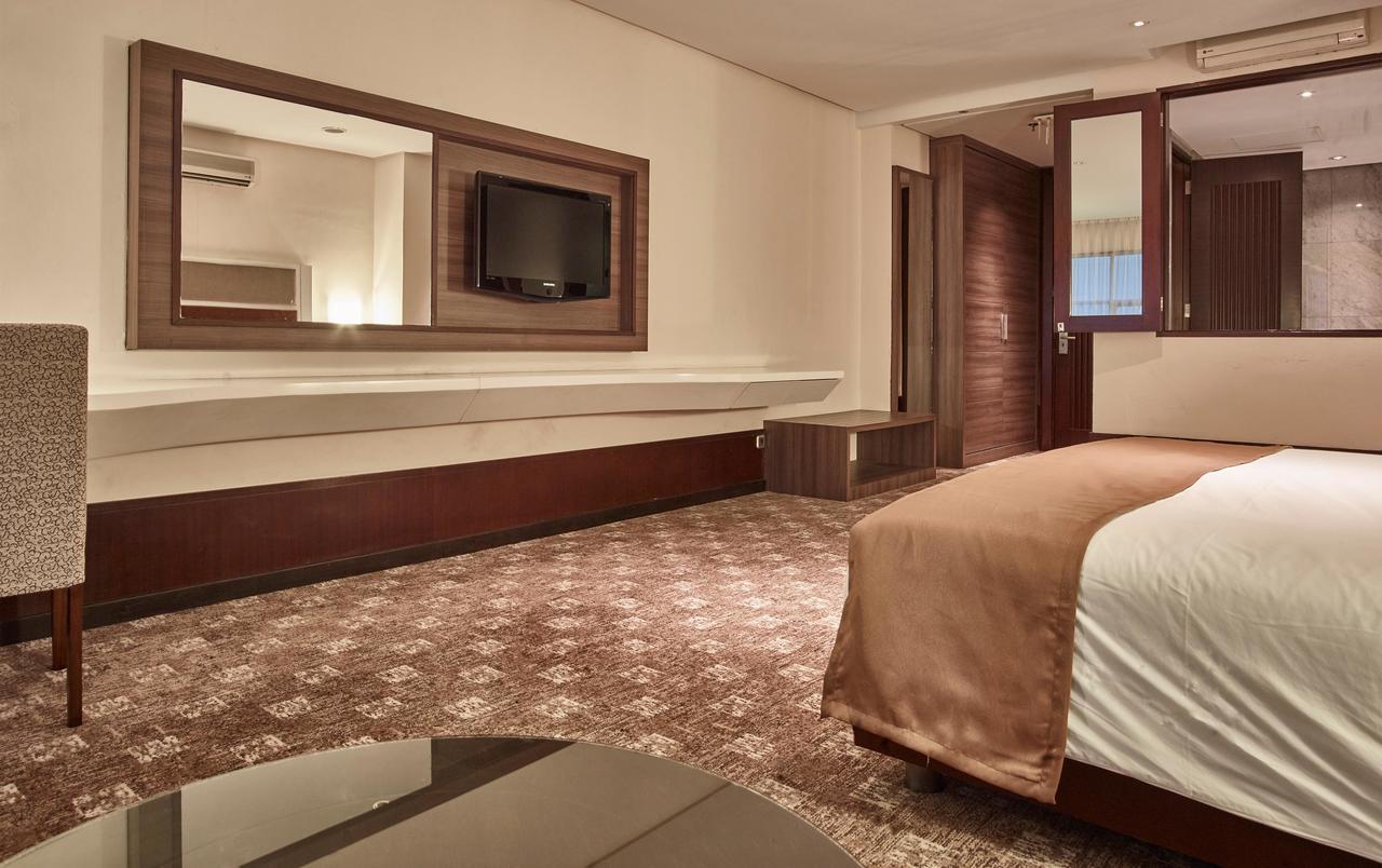 President Executive Club Hotel Cikarang Ngoại thất bức ảnh