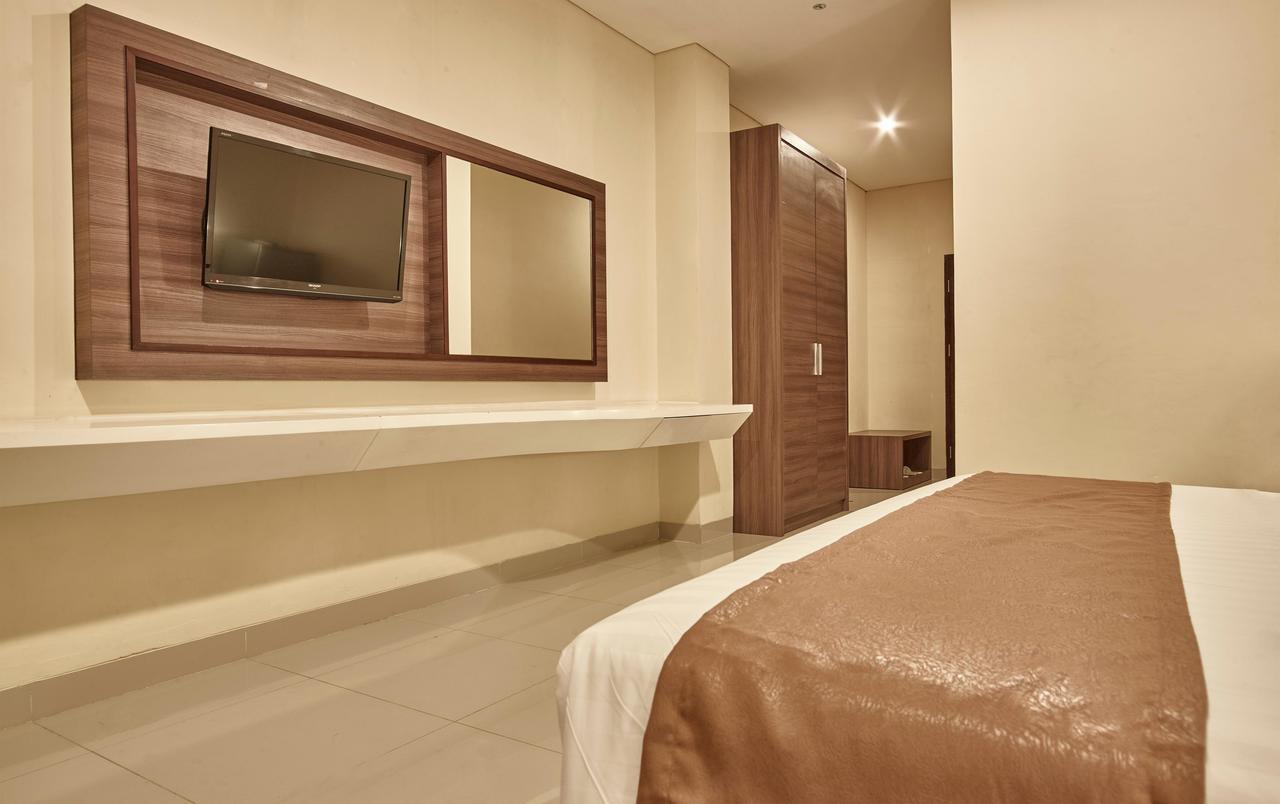 President Executive Club Hotel Cikarang Ngoại thất bức ảnh