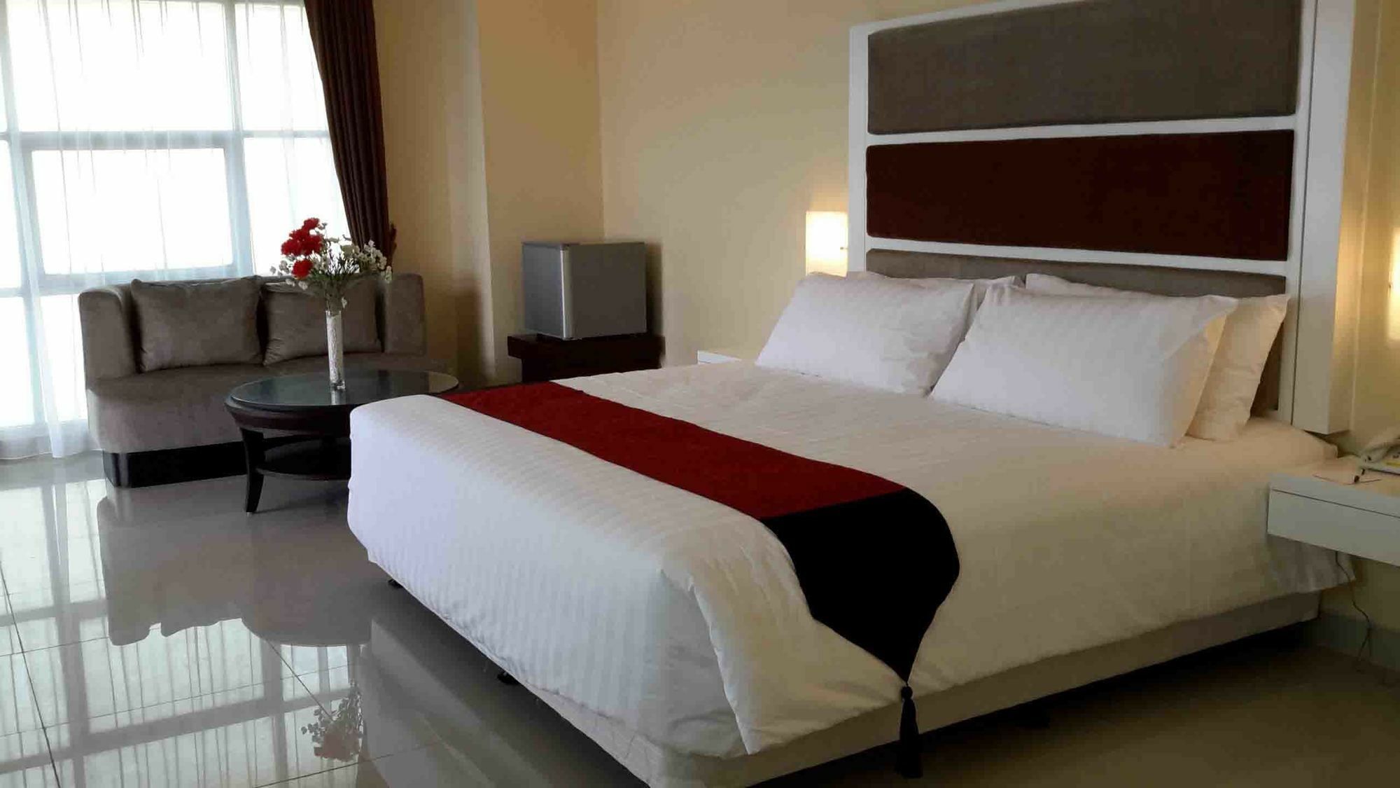 President Executive Club Hotel Cikarang Ngoại thất bức ảnh