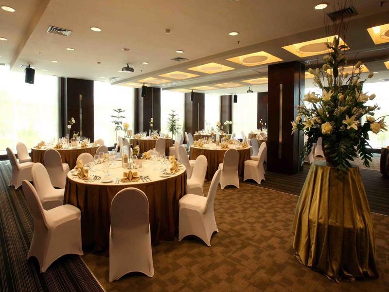 President Executive Club Hotel Cikarang Ngoại thất bức ảnh