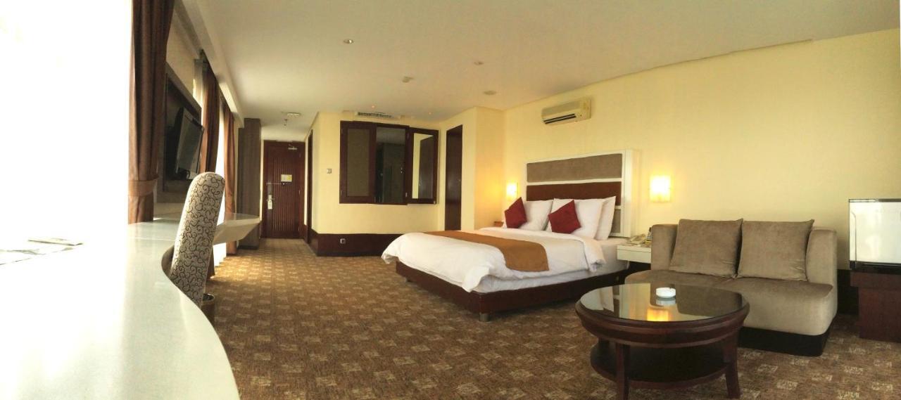President Executive Club Hotel Cikarang Ngoại thất bức ảnh
